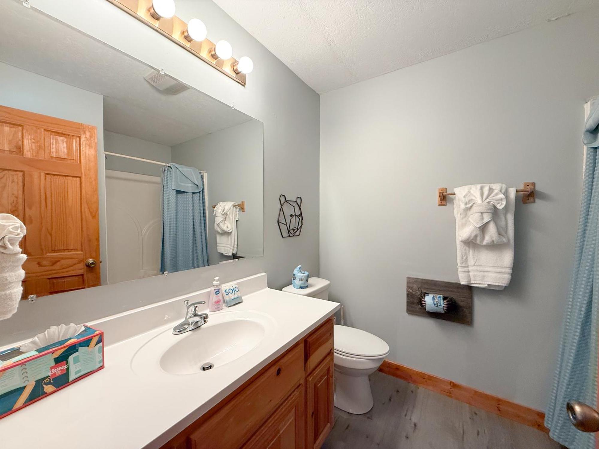 Cabin For Groups Getaway! Top Location, Grill, Wifi & Workstation, Hot Tub & Game Room Pigeon Forge