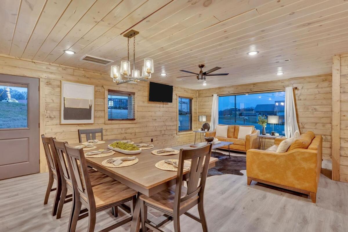 Honeybear Hideaways - Luxury Cozy With Theater, Game And Hot Tub *