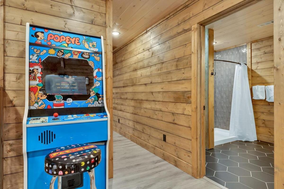 Honeybear Hideaways - Luxury Cozy With Theater, Game And Hot Tub Pigeon Forge