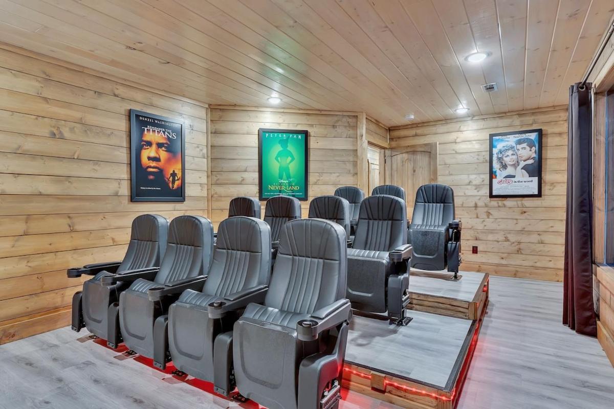 Honeybear Hideaways - Luxury Cozy With Theater, Game And Hot Tub Pigeon Forge