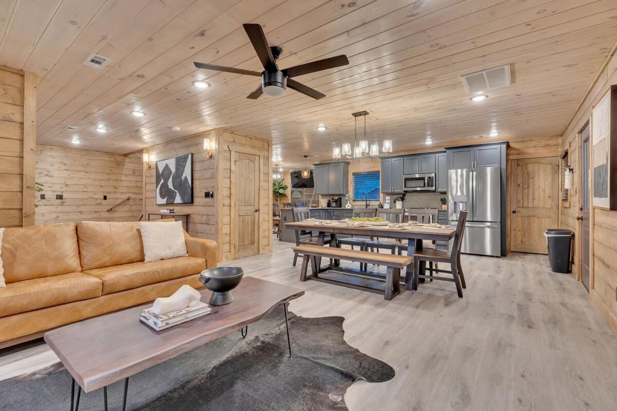 Honeybear Hideaways - Luxury Cozy With Theater, Game And Hot Tub Holiday home