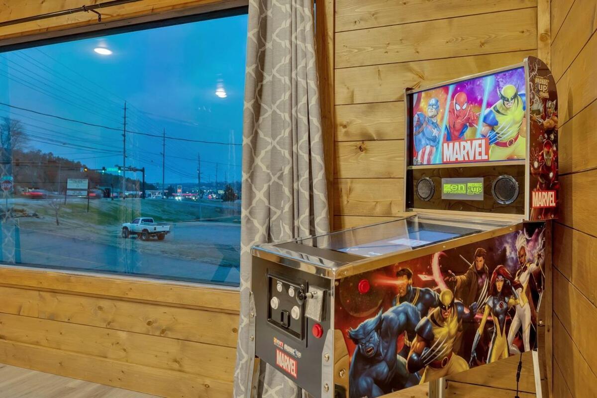 Honeybear Hideaways - Luxury Cozy With Theater, Game And Hot Tub Holiday home *
