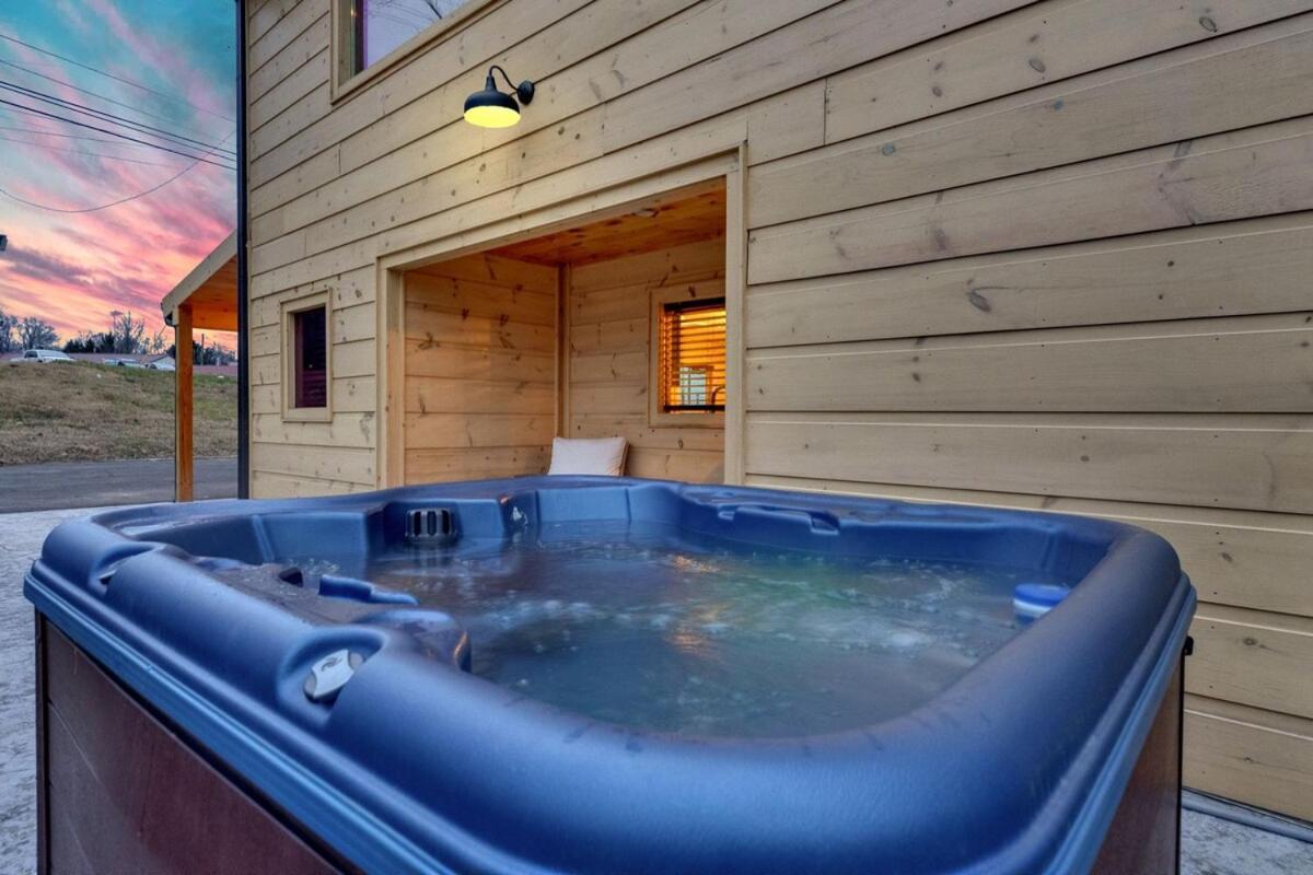 Honeybear Hideaways - Luxury Cozy With Theater, Game And Hot Tub Holiday home Pigeon Forge