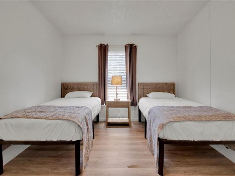 Luxurious 4br Mountain Haven With Parking