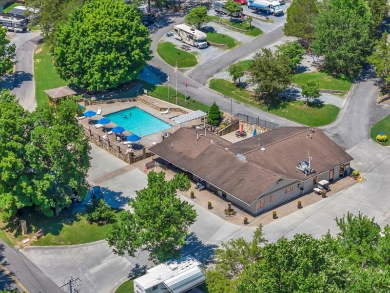 Luxurious 4br Mountain Haven With Parking Chalet