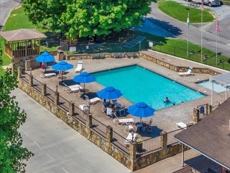 Chalet Luxurious 4br Mountain Haven With Parking Pigeon Forge
