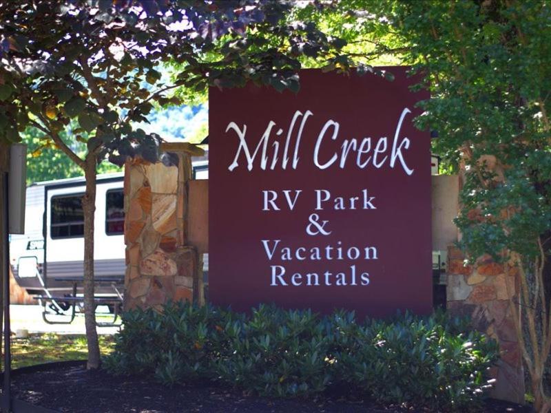 2br Smoky Mountain Retreat * Pigeon Forge