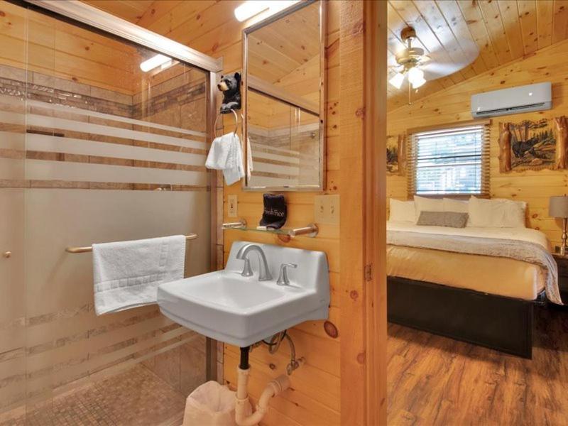 Chalet Deluxe 1 Bedroom With Parking