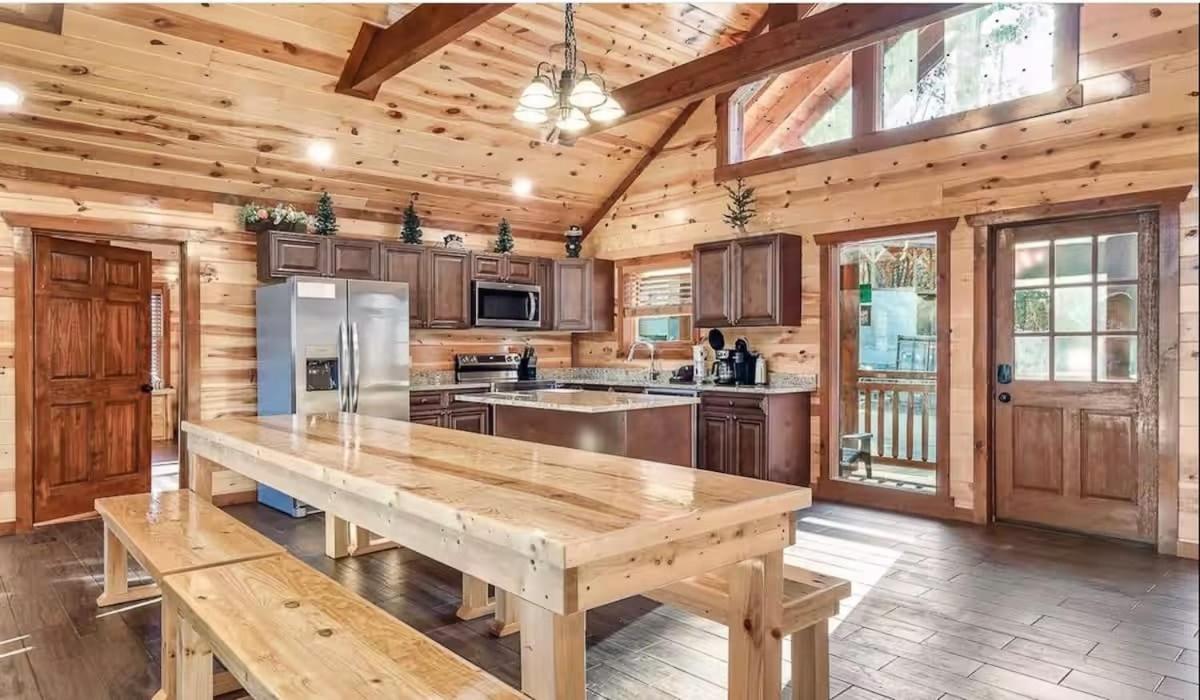 Sleeps 28 - Luxe Smokies Game Hot Tub Views Near Attractions Holiday home Pigeon Forge