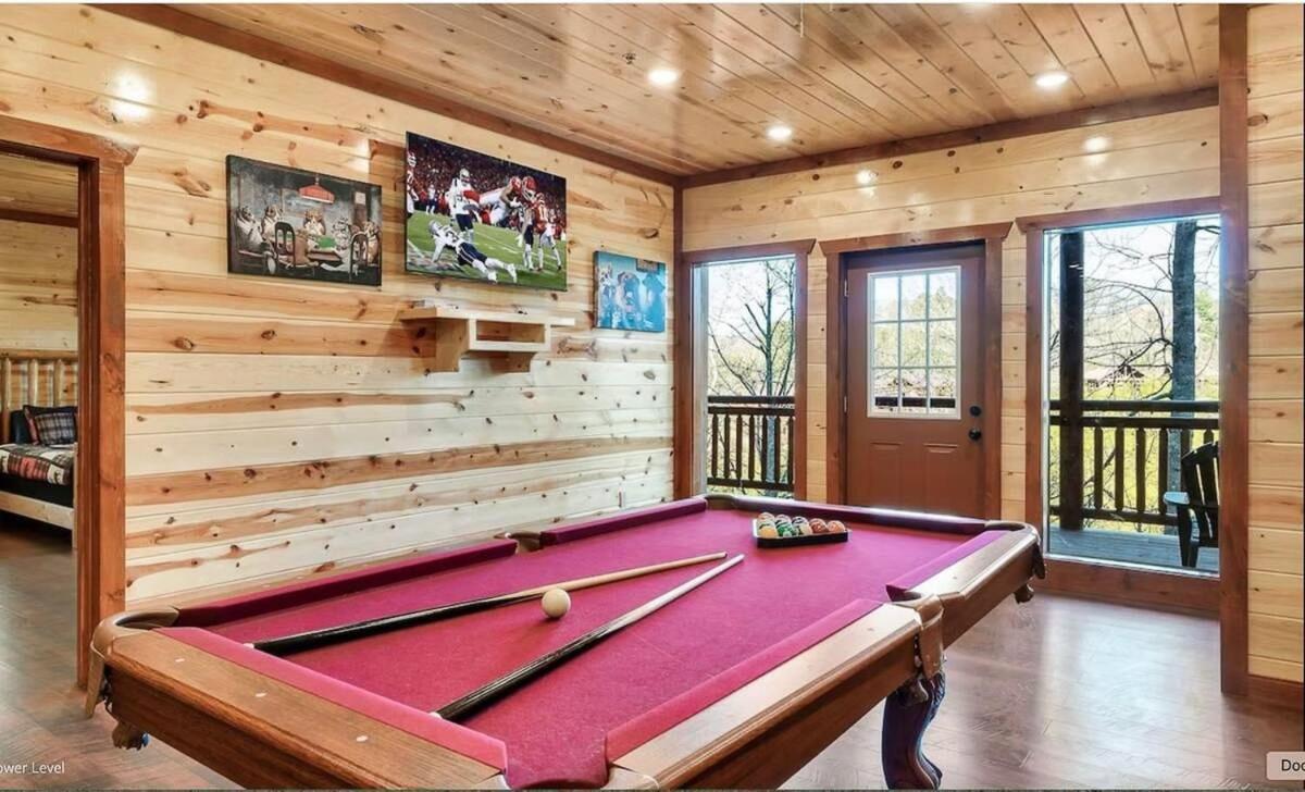 Sleeps 28 - Luxe Smokies Game Hot Tub Views Near Attractions Pigeon Forge