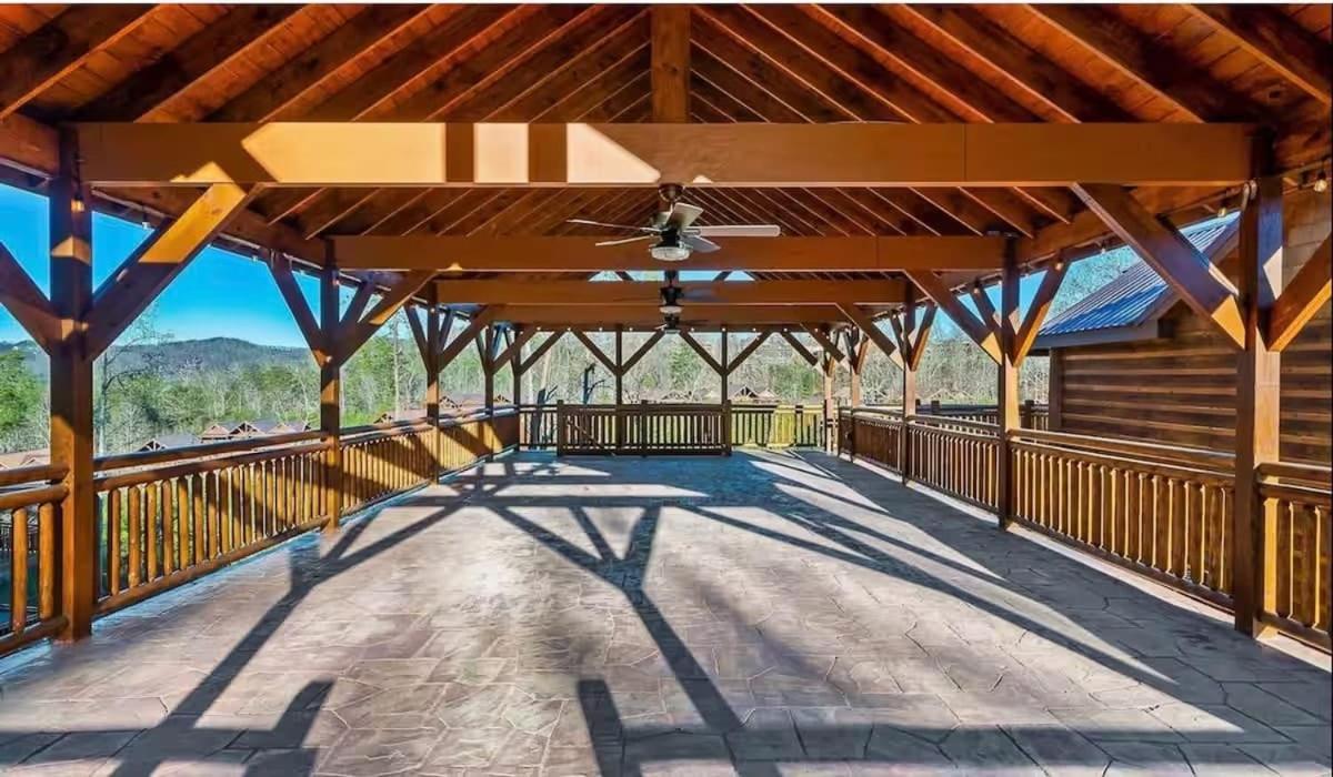 Sleeps 28 - Luxe Smokies Game Hot Tub Views Near Attractions Pigeon Forge