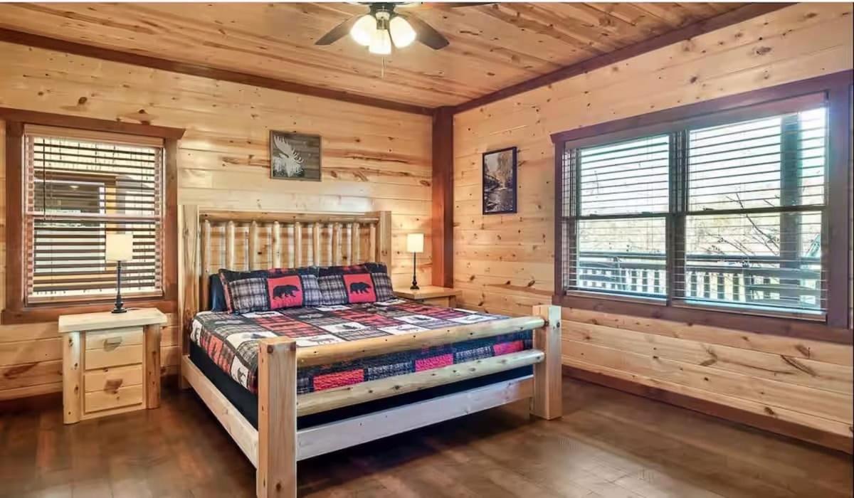 Holiday home Sleeps 28 - Luxe Smokies Game Hot Tub Views Near Attractions *