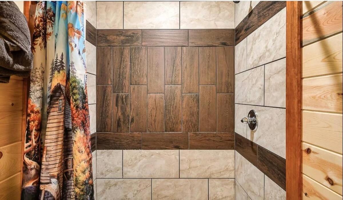 Holiday home Sleeps 28 - Luxe Smokies Game Hot Tub Views Near Attractions