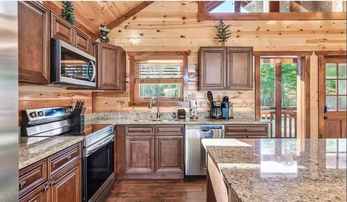 Sleeps 28 - Luxe Smokies Game Hot Tub Views Near Attractions Pigeon Forge