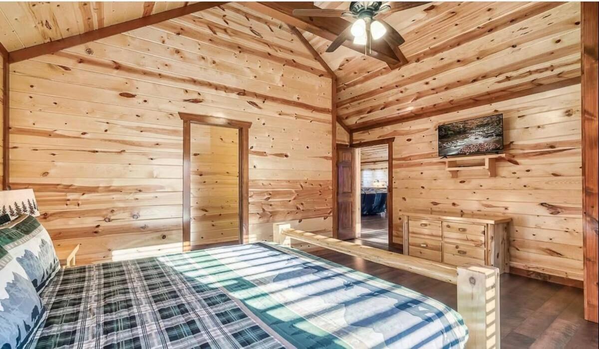Sleeps 28 - Luxe Smokies Game Hot Tub Views Near Attractions * Pigeon Forge