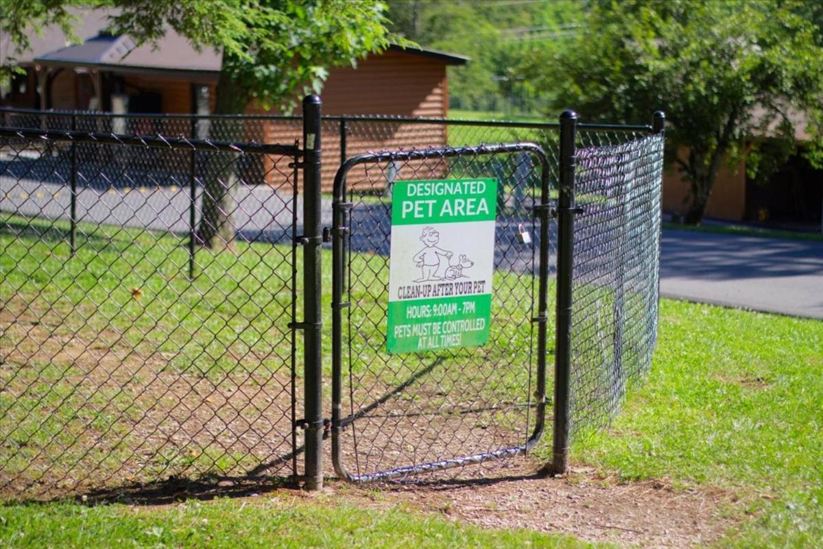 Rustic With Mountain Views And Parking * Pigeon Forge