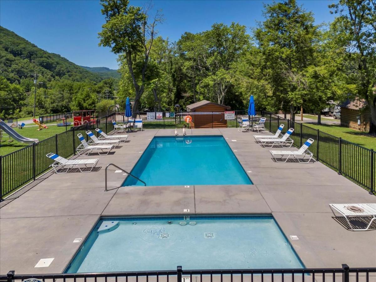 Rustic With Mountain Views And Parking Chalet Pigeon Forge