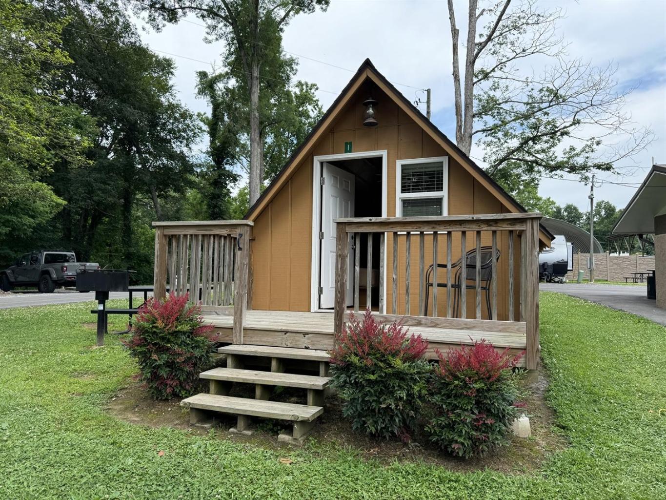 Rustic With Mountain Views And Parking *