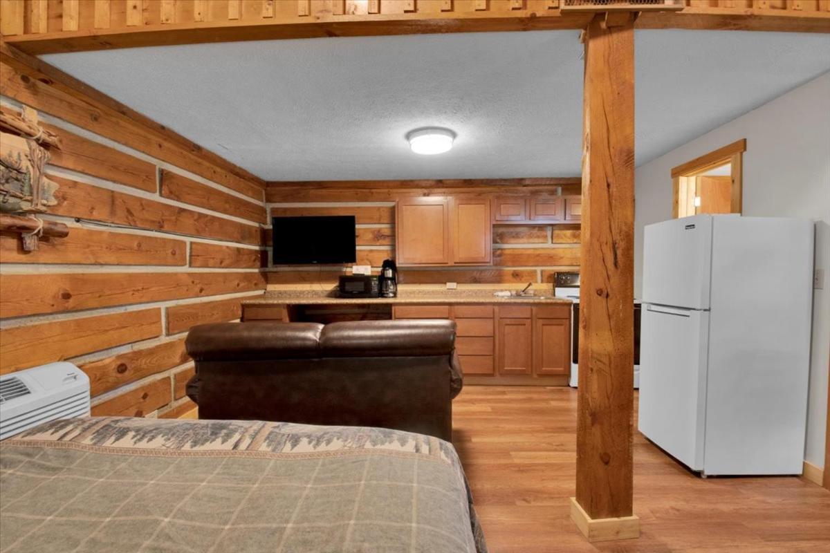 Chalet Oasis Near Smoky Mountains *