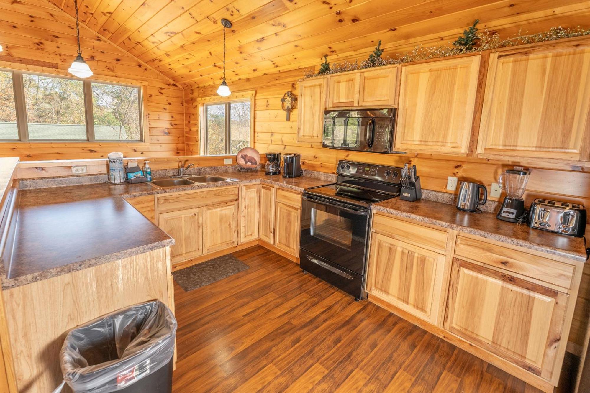 Holiday home Blue Bear Near Dollywood! 1 Mile Off Pkwy Community Pool Hot Tub Game Rm