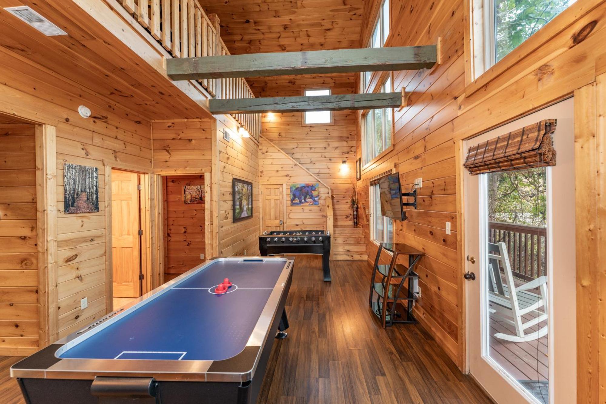 Blue Bear Near Dollywood! 1 Mile Off Pkwy Community Pool Hot Tub Game Rm Holiday home *