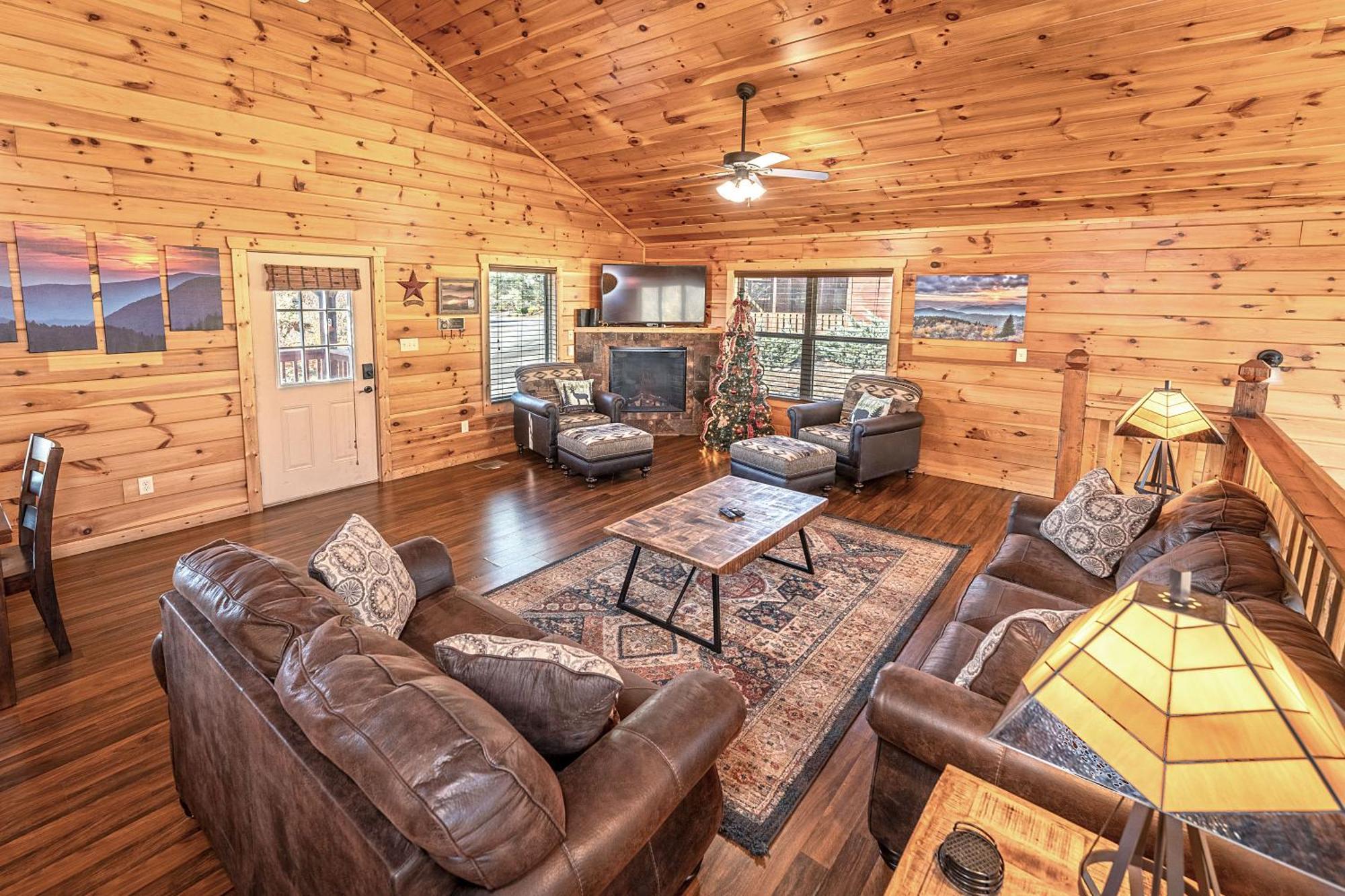 Blue Bear Near Dollywood! 1 Mile Off Pkwy Community Pool Hot Tub Game Rm Holiday home