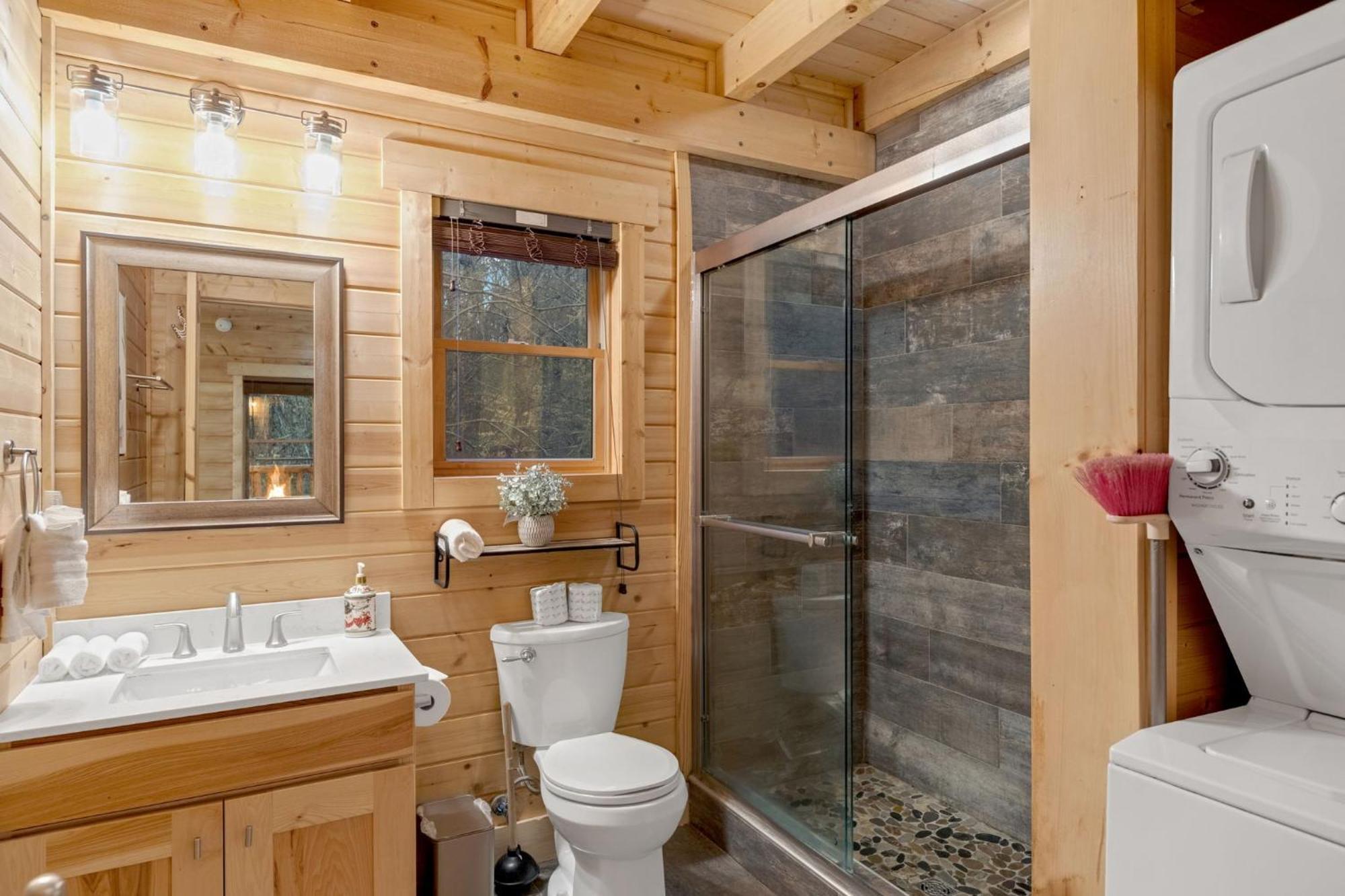 Holiday home Knock On Wood