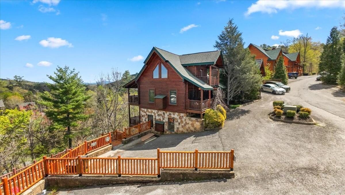 Rustic W Modern Comfort Minutes From Parkway