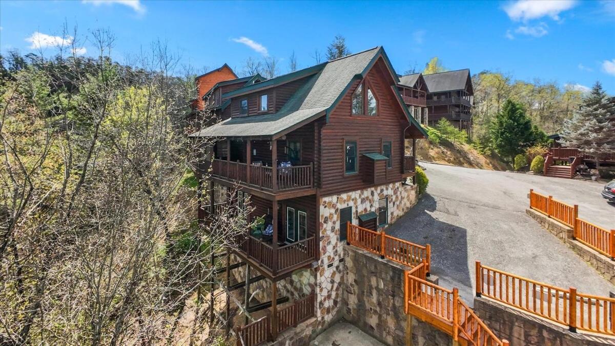 Rustic W Modern Comfort Minutes From Parkway Holiday home