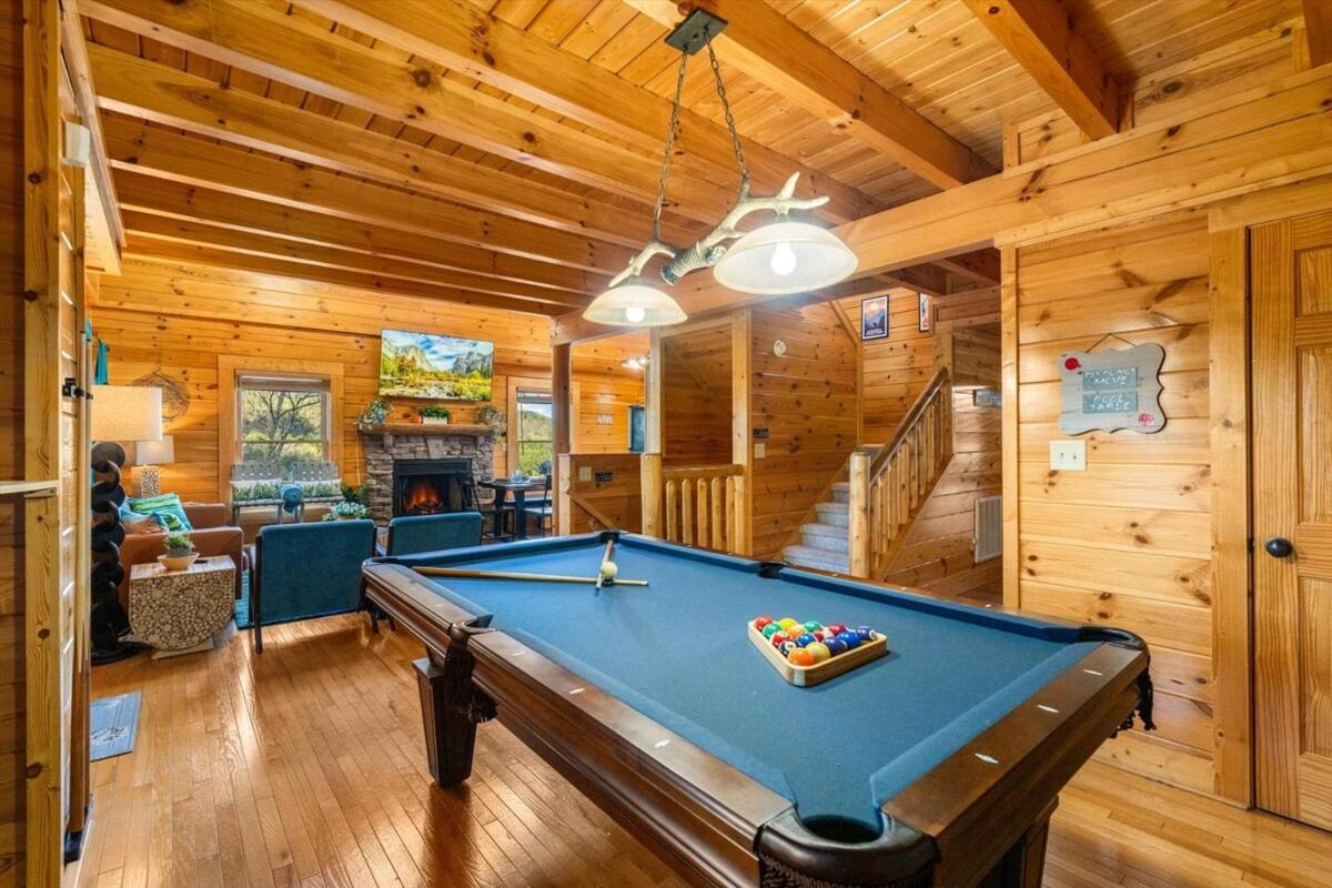Rustic W Modern Comfort Minutes From Parkway Holiday home