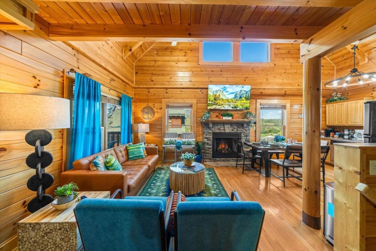 Holiday home Rustic W Modern Comfort Minutes From Parkway *