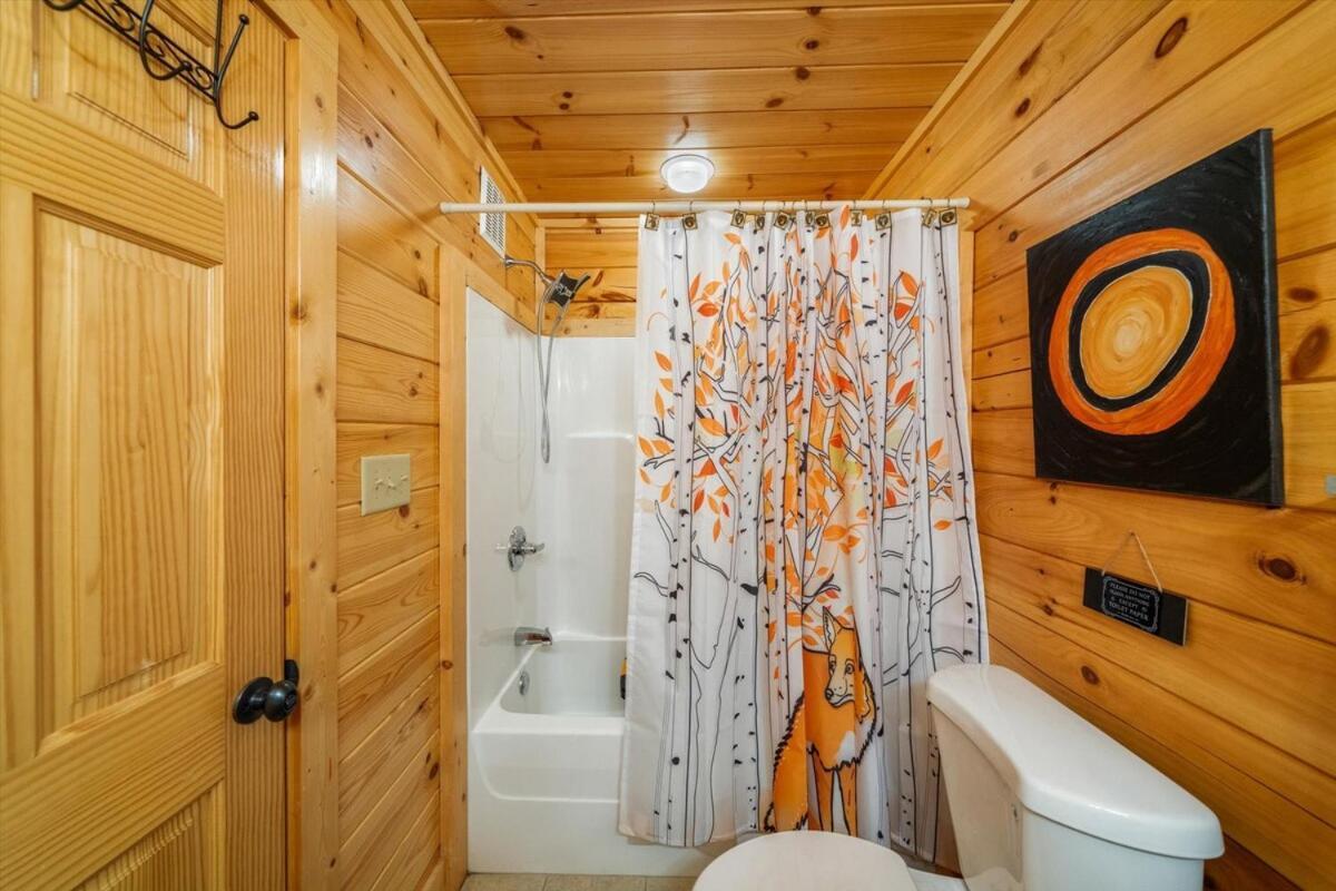 Rustic W Modern Comfort Minutes From Parkway