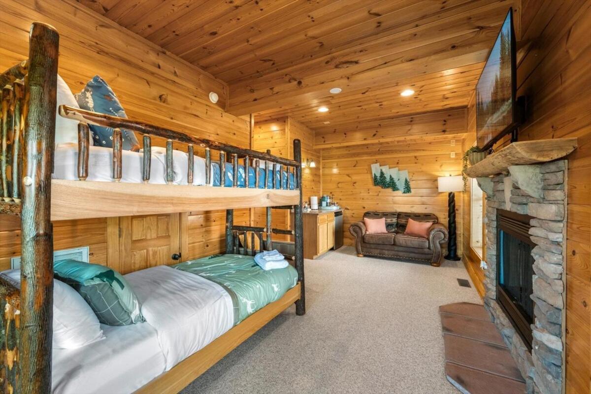 Rustic W Modern Comfort Minutes From Parkway