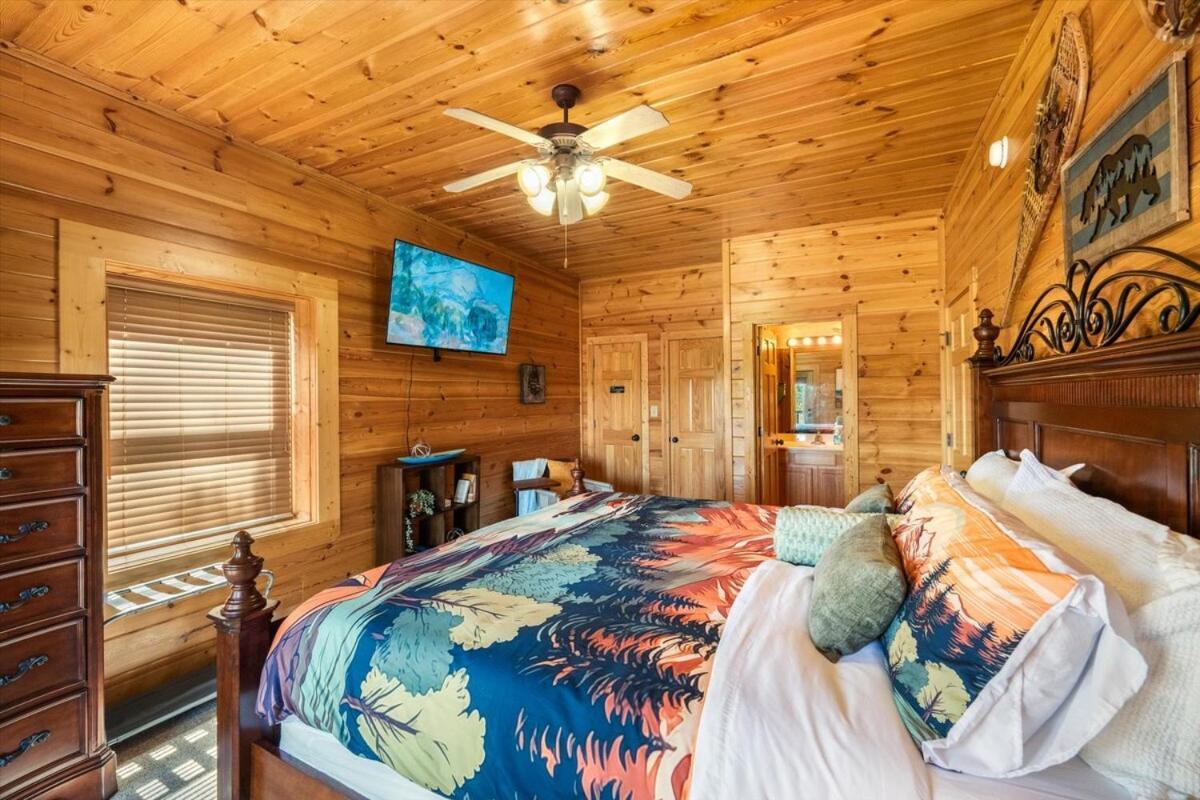 Rustic W Modern Comfort Minutes From Parkway