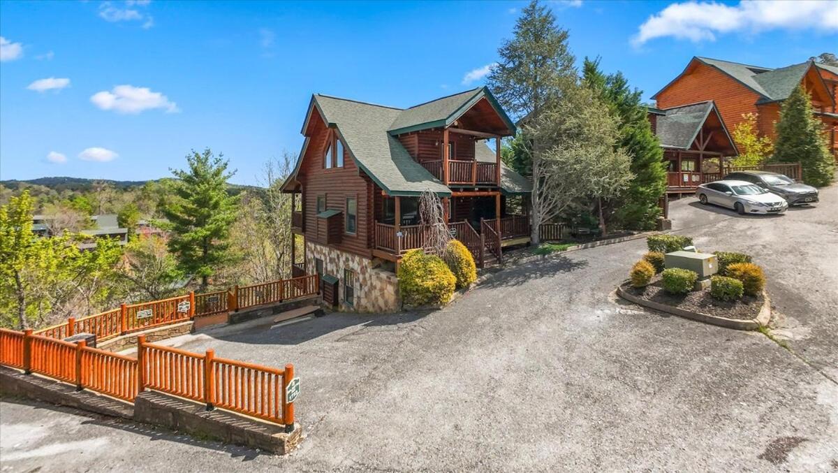 Rustic W Modern Comfort Minutes From Parkway Holiday home Pigeon Forge