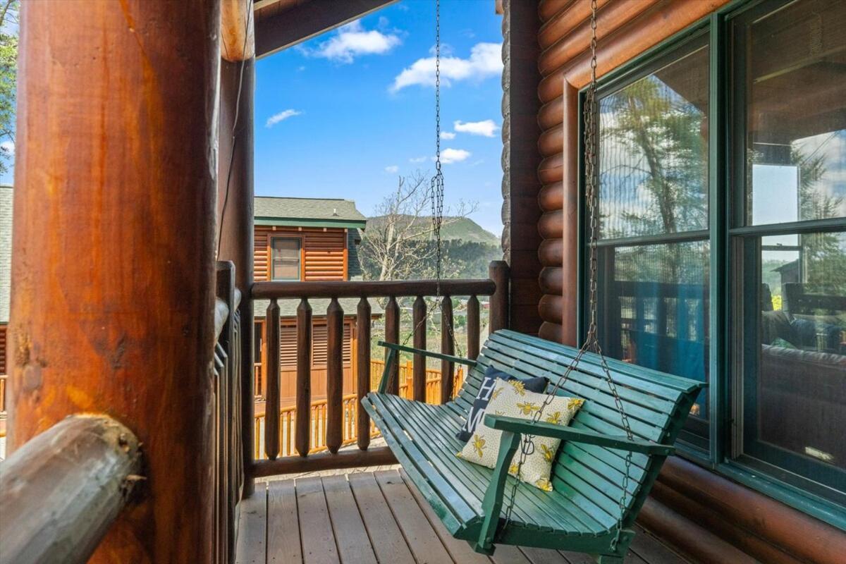 Holiday home Rustic W Modern Comfort Minutes From Parkway *