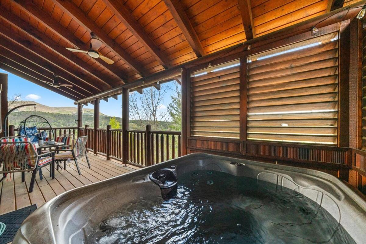Rustic W Modern Comfort Minutes From Parkway *