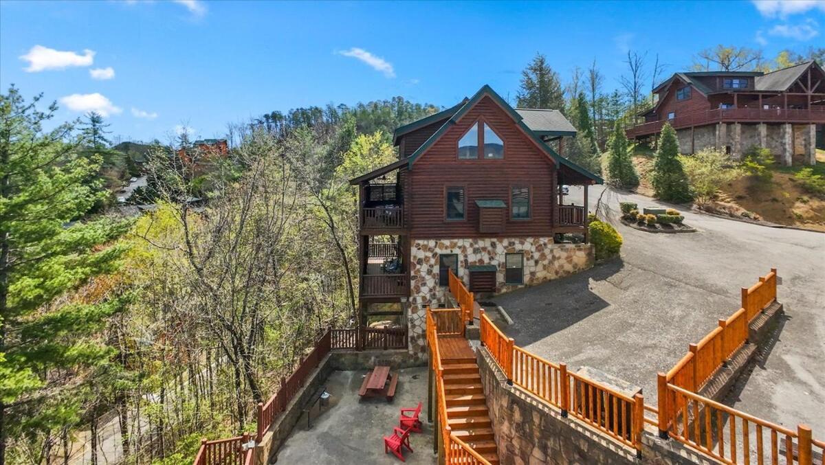 Rustic W Modern Comfort Minutes From Parkway Holiday home *