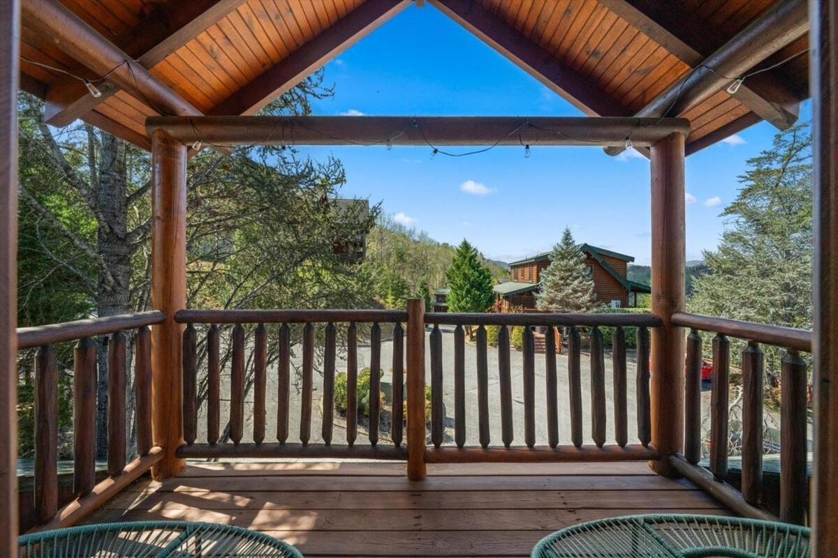 Rustic W Modern Comfort Minutes From Parkway Holiday home *