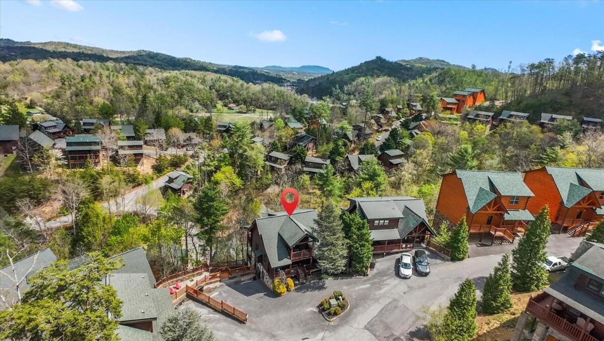 Rustic W Modern Comfort Minutes From Parkway *