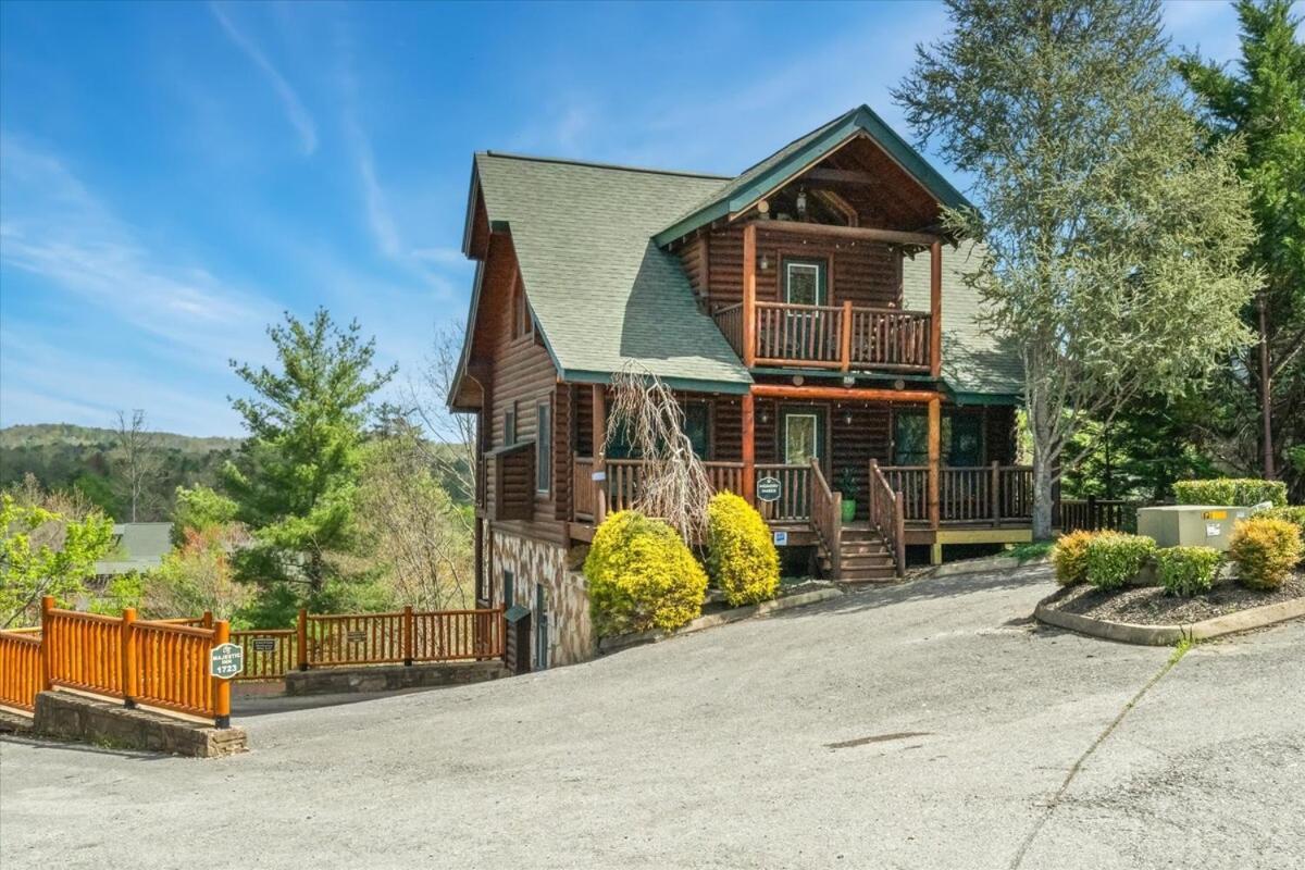 Holiday home Rustic W Modern Comfort Minutes From Parkway *