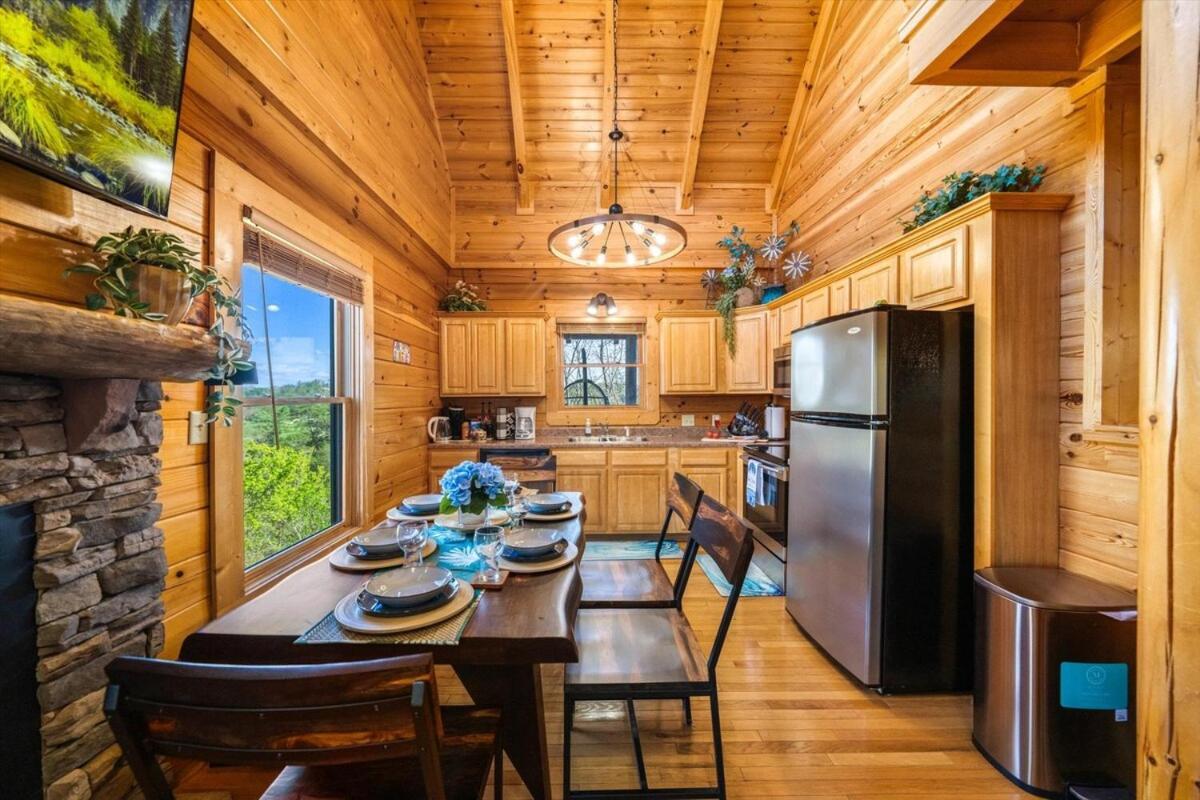 Holiday home Rustic W Modern Comfort Minutes From Parkway Pigeon Forge