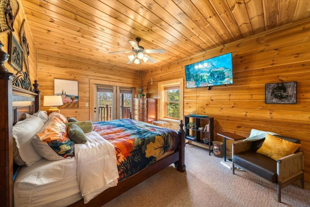Rustic W Modern Comfort Minutes From Parkway *