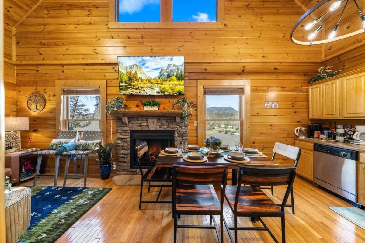 Rustic W Modern Comfort Minutes From Parkway Pigeon Forge