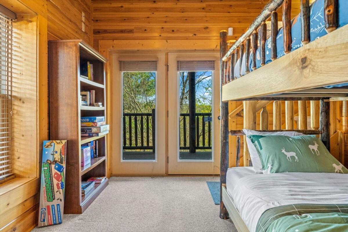 Rustic W Modern Comfort Minutes From Parkway