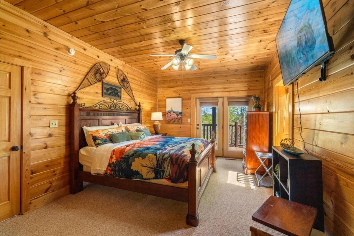 Rustic W Modern Comfort Minutes From Parkway Holiday home Pigeon Forge