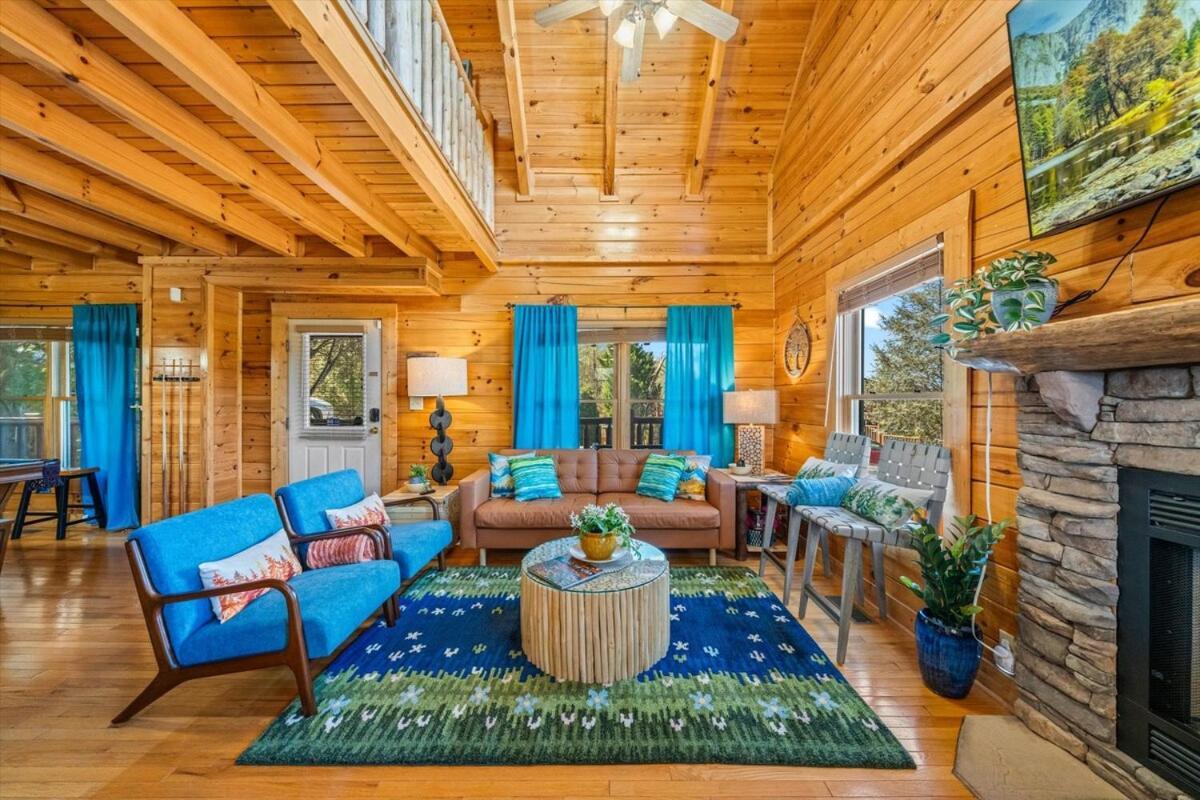 Rustic W Modern Comfort Minutes From Parkway Holiday home *