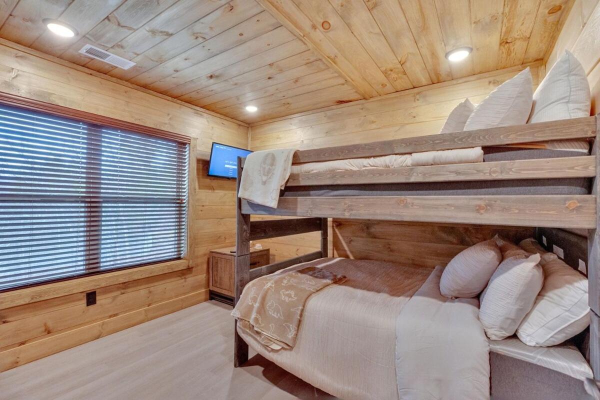 Holiday home Honeybear Hideaways - Luxury And Spacious In Smoky Mountain With Indoor Pool, Hot Tub And Game