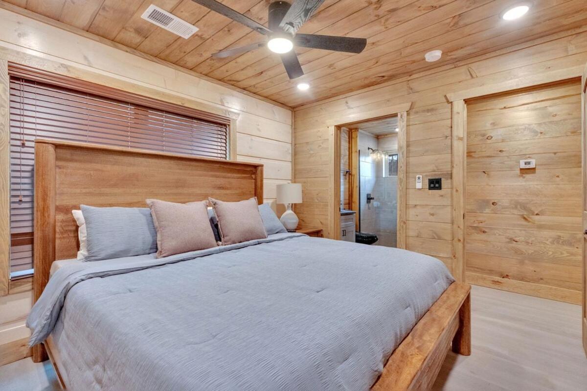 Honeybear Hideaways - Luxury And Spacious In Smoky Mountain With Indoor Pool, Hot Tub And Game *