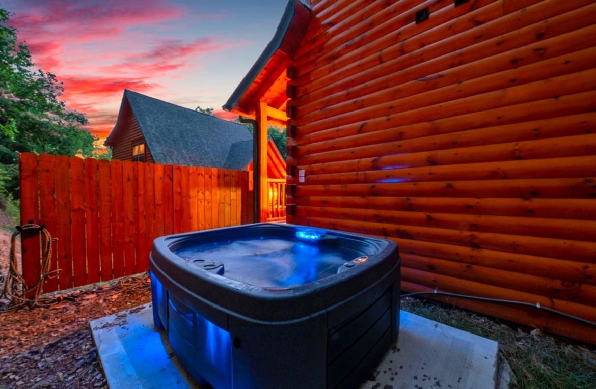Honeybear Hideaways - Luxury And Spacious In Smoky Mountain With Indoor Pool, Hot Tub And Game Holiday home *